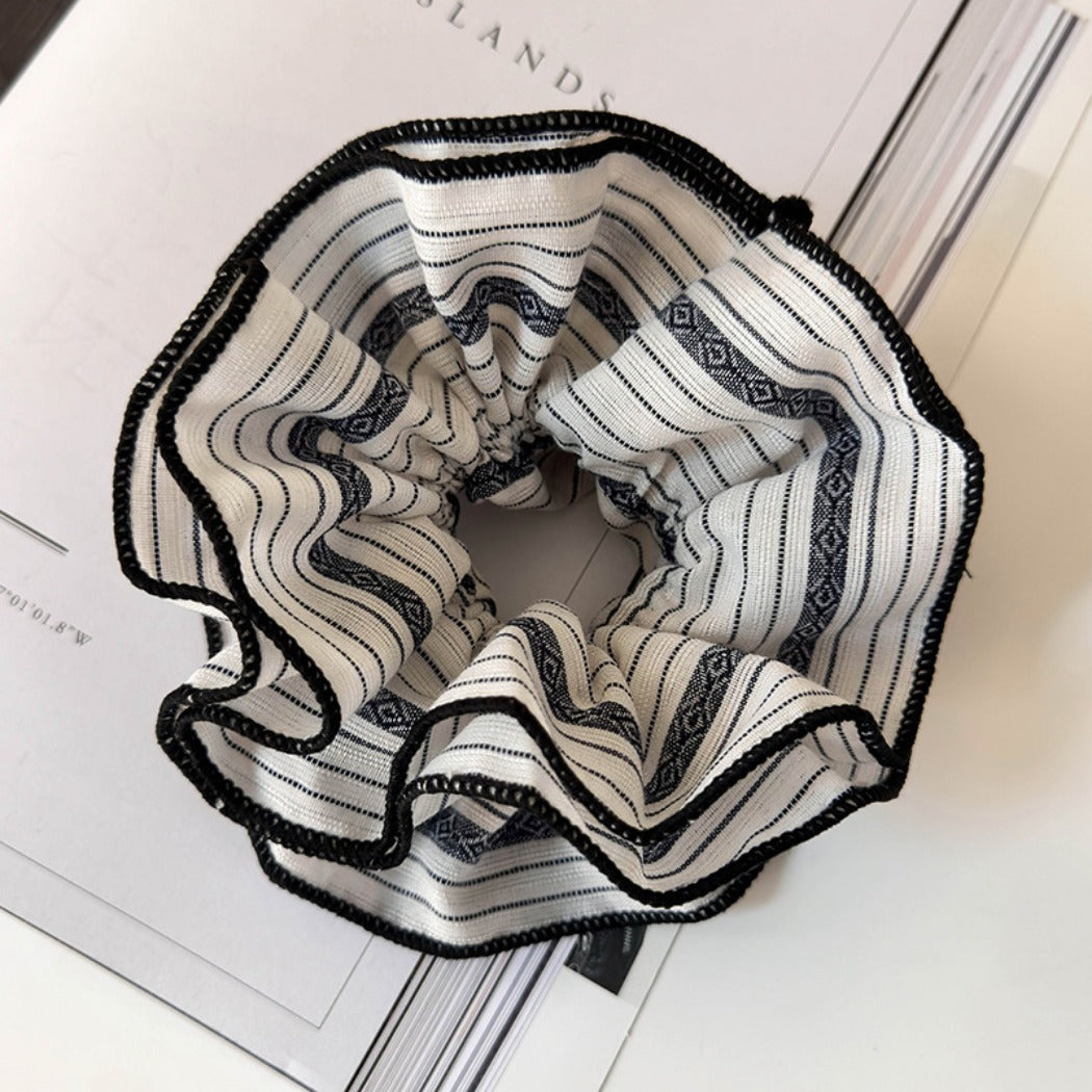 GIFTY - Vintage Striped Scrunchie