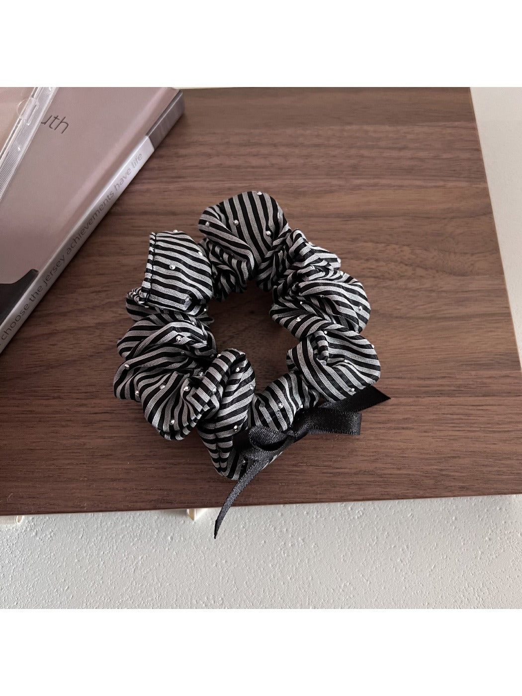 Gifty - Sweet Bow Hair Scrunchie