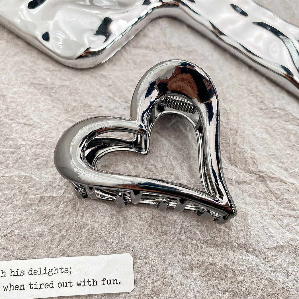 Beau - Minimal Heart Outline Claw Clip
