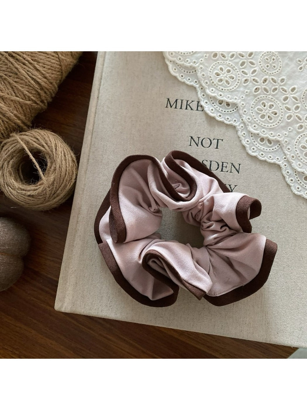 Gifty - Scallop Edge Oversized Hair Tie