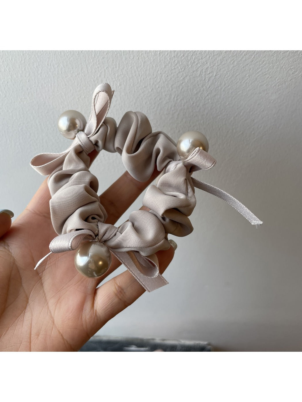 Gifty - Cute Satin Bow Scrunchie