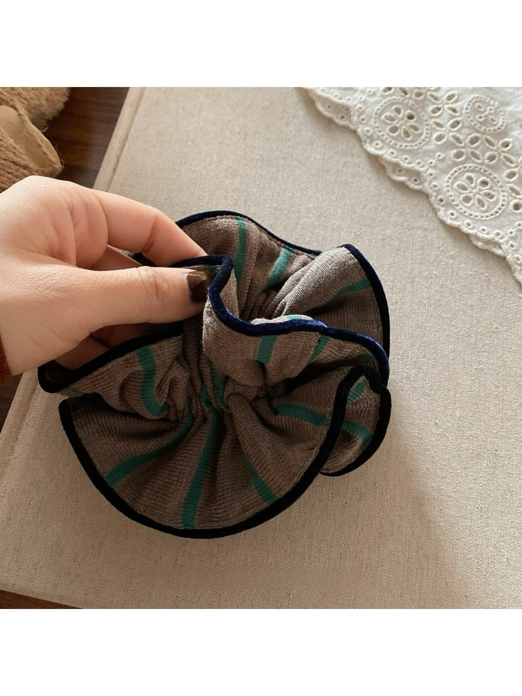 Gifty - Elegant Lazy Style Striped Scrunchie