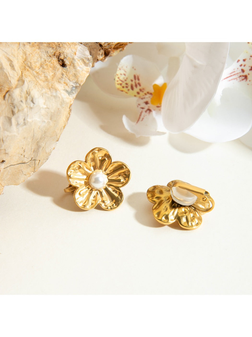 Earedge - Everyday Minimalist Floral Studs