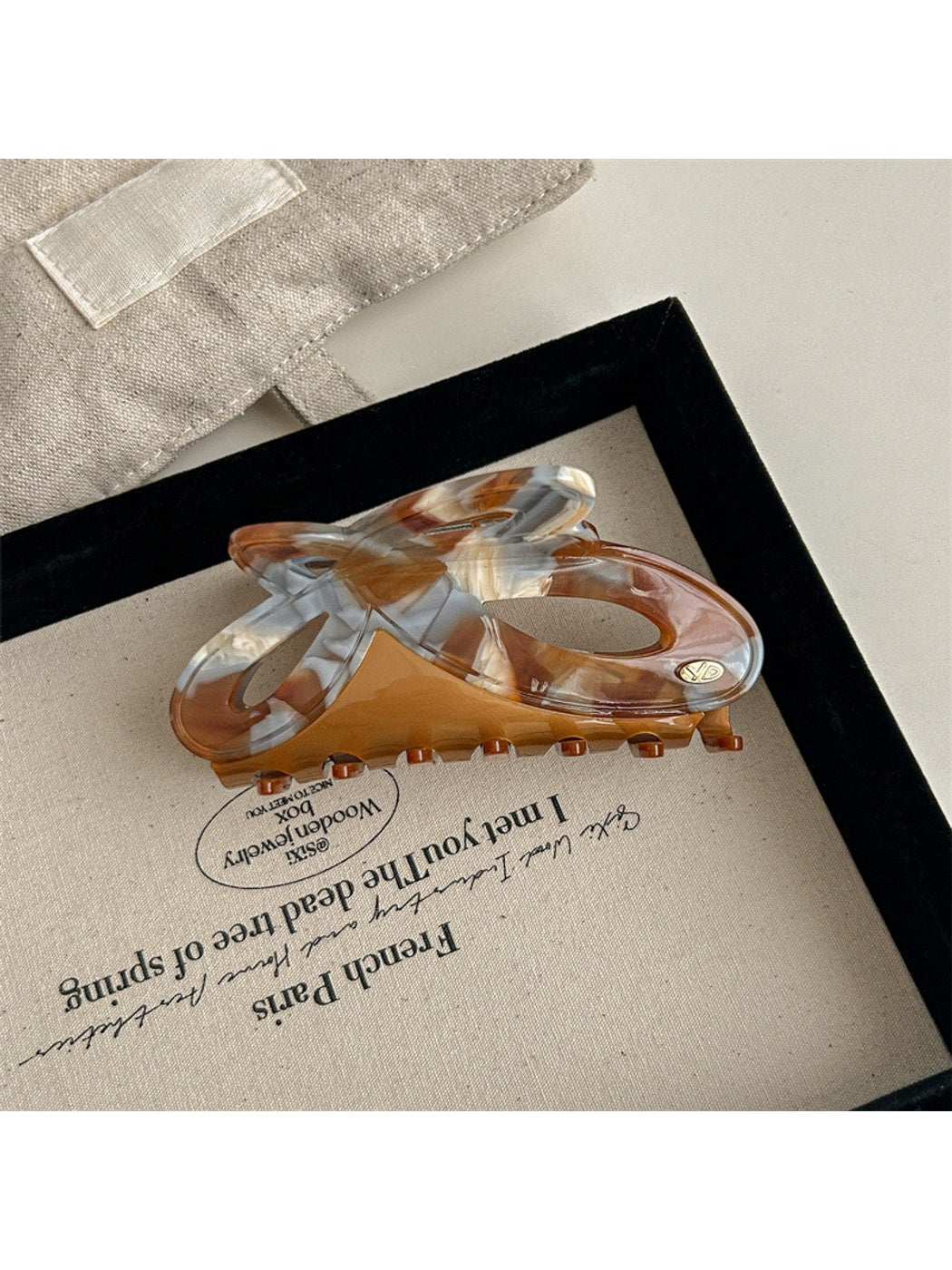 Beau - Alloy Detail Butterfly Shape Acetate Claw Clip