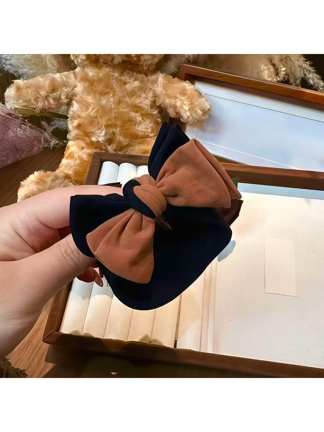 Gifty - Two Tone Bow Scrunchie