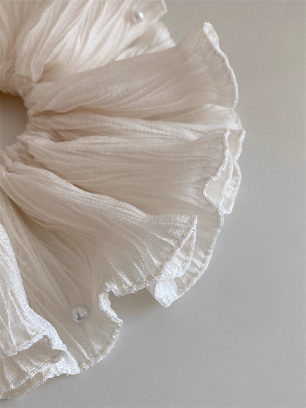 Gifty - White Ruffled Hair Tie