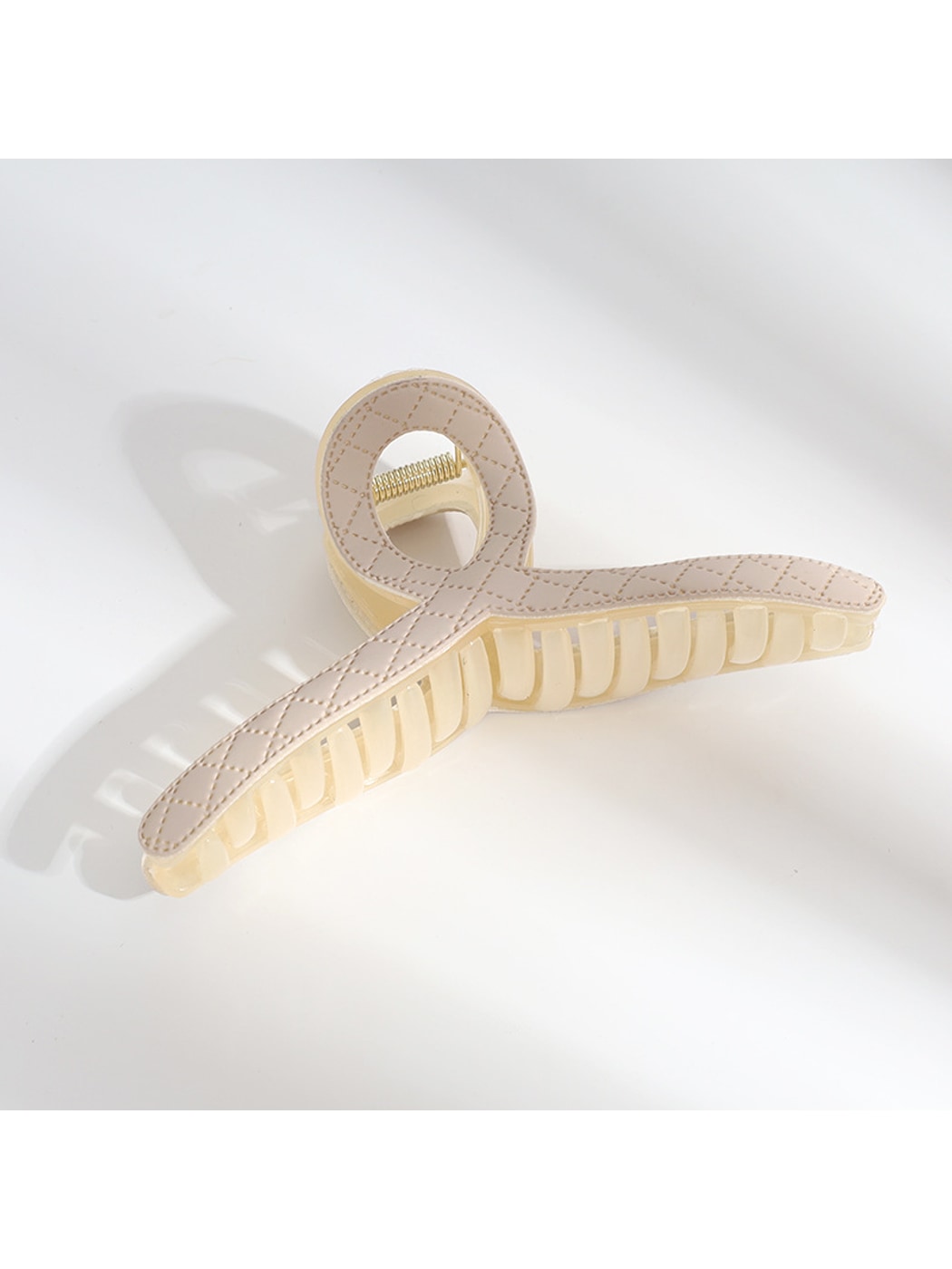 Beau - Geometric Plastic Alloy Square Form Claw Clip