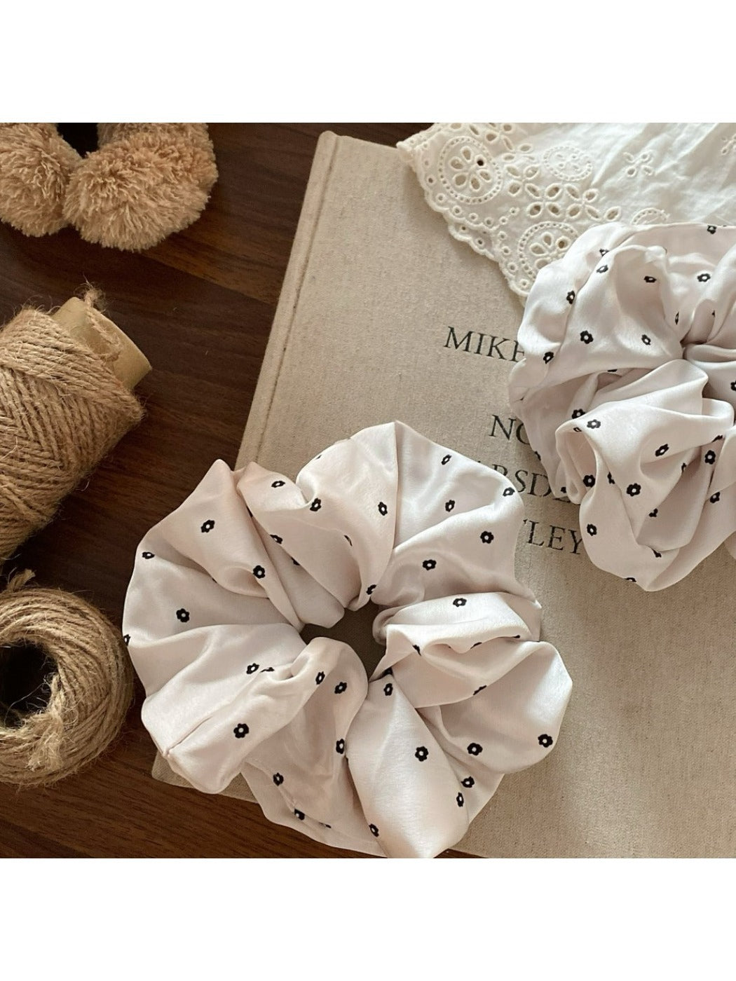 Gifty - Polka Dot Print Scrunchie Hair Ties