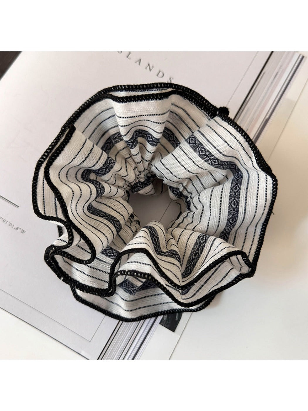 Gifty - Vintage Striped Scrunchie