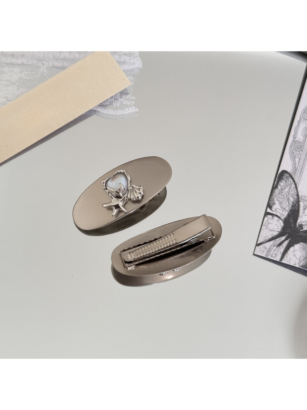 Beau - Oval Alloy Starfish Detail Side Hair Clip