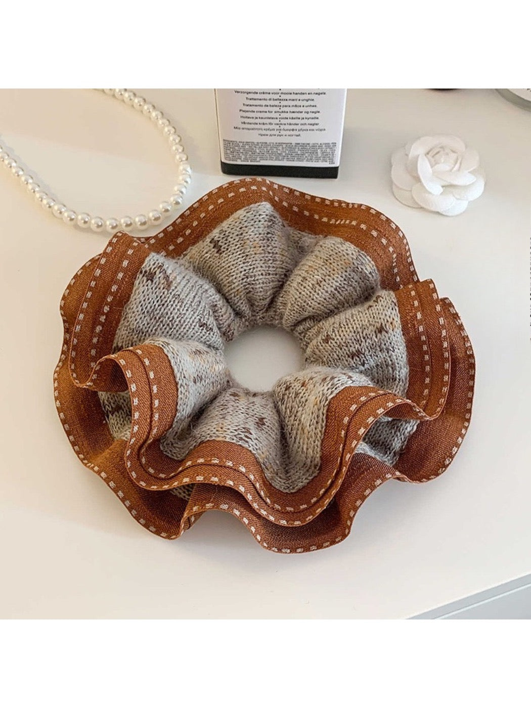 Gifty - Brown Knit Scrunchie Hair Tie