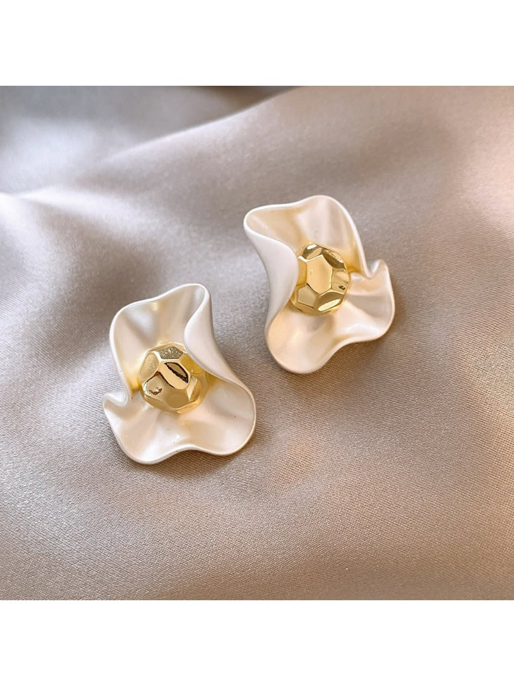 Earedge - Stylish Elegant Floral Earrings
