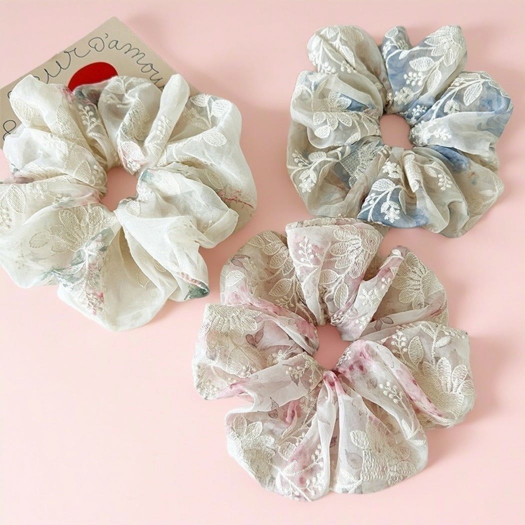 GIFTY - Floral Embroidered Scrunchie