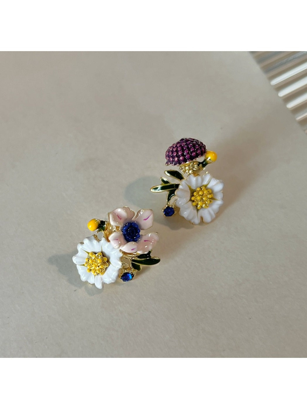 Earedge - Retro Floral Fashion Earrings
