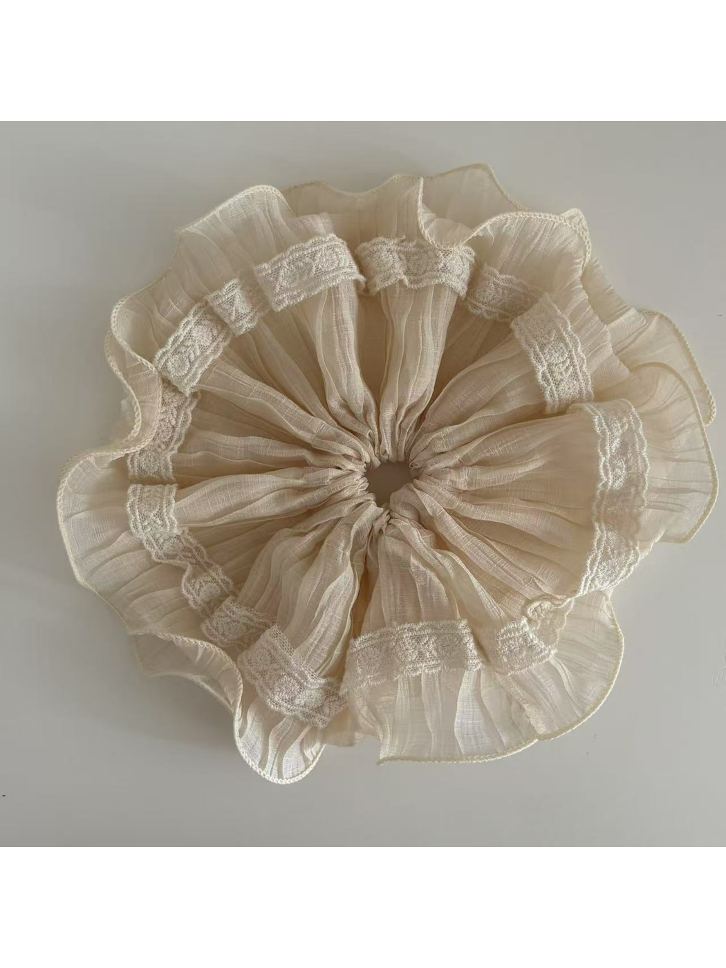 Gifty - Ruffled Lace Trim Vintage Style Scrunchie