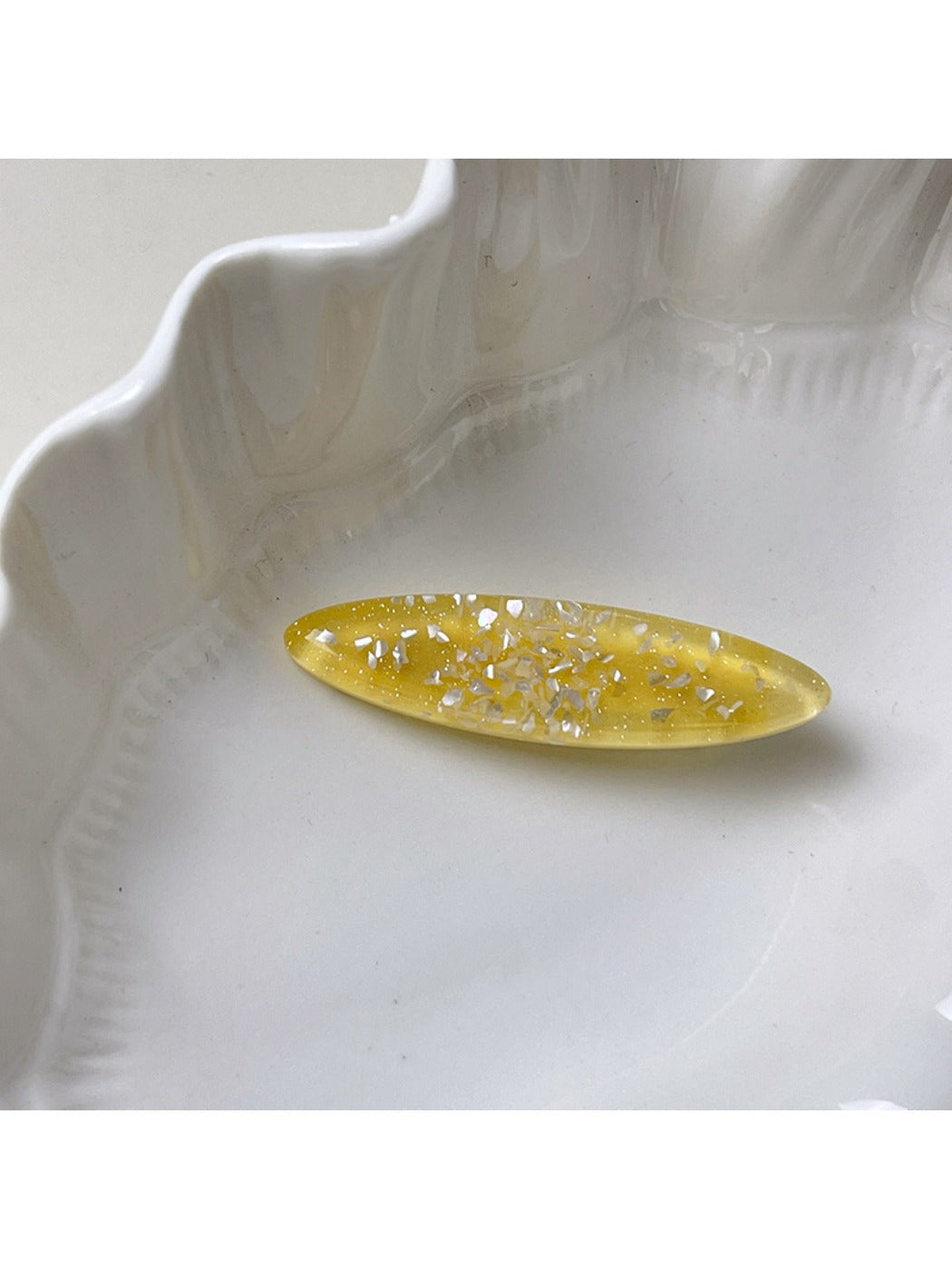 Beau - Minimalist Oval Shaped Hair Clip