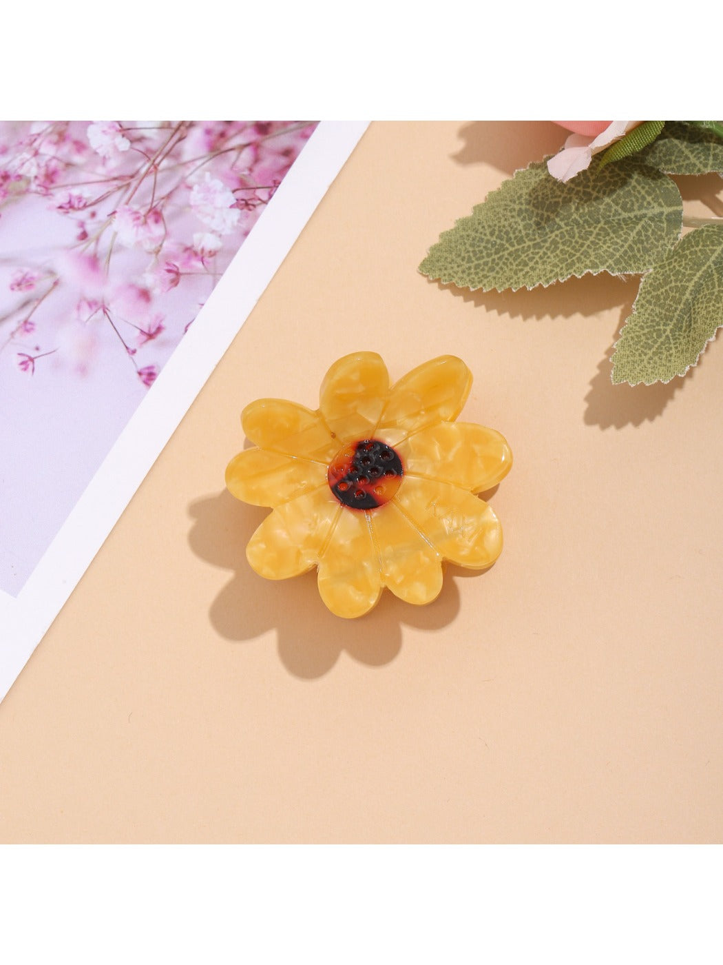 Beau - Minimalist Dainty Daisy Hair Claw Clip