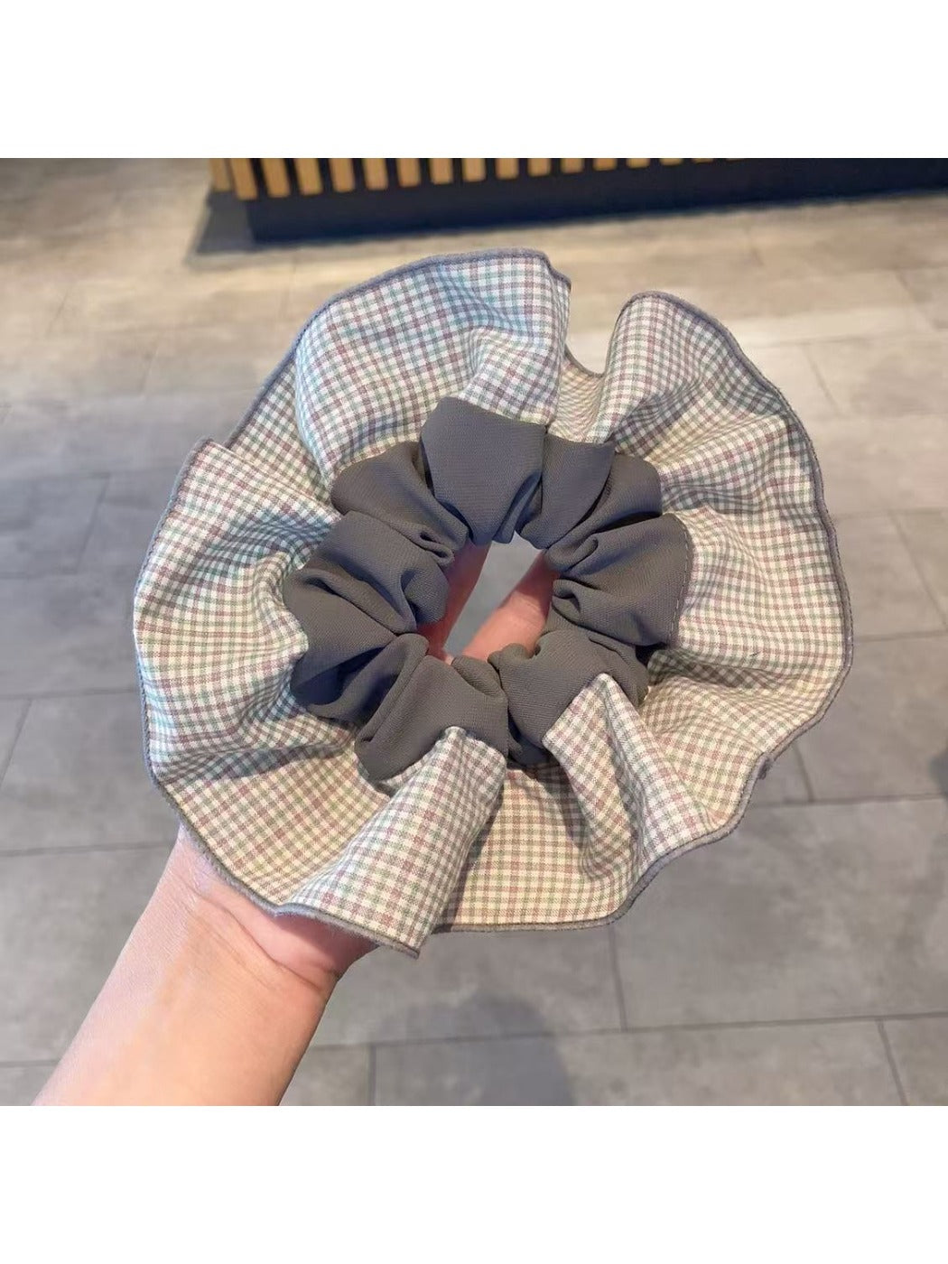 Gifty - Gingham Ruffled Voluminous Scrunchie