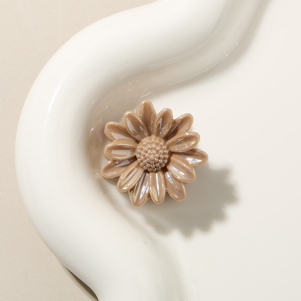 Beau - Minimalist Petal Shape Floral Claw Hair Clip
