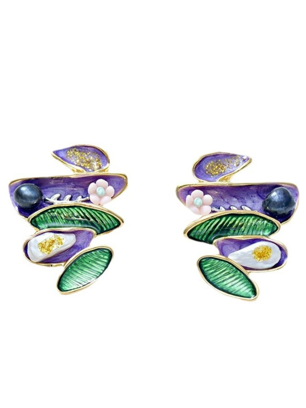 Earedge - Wave-Shaped Stud Earrings
