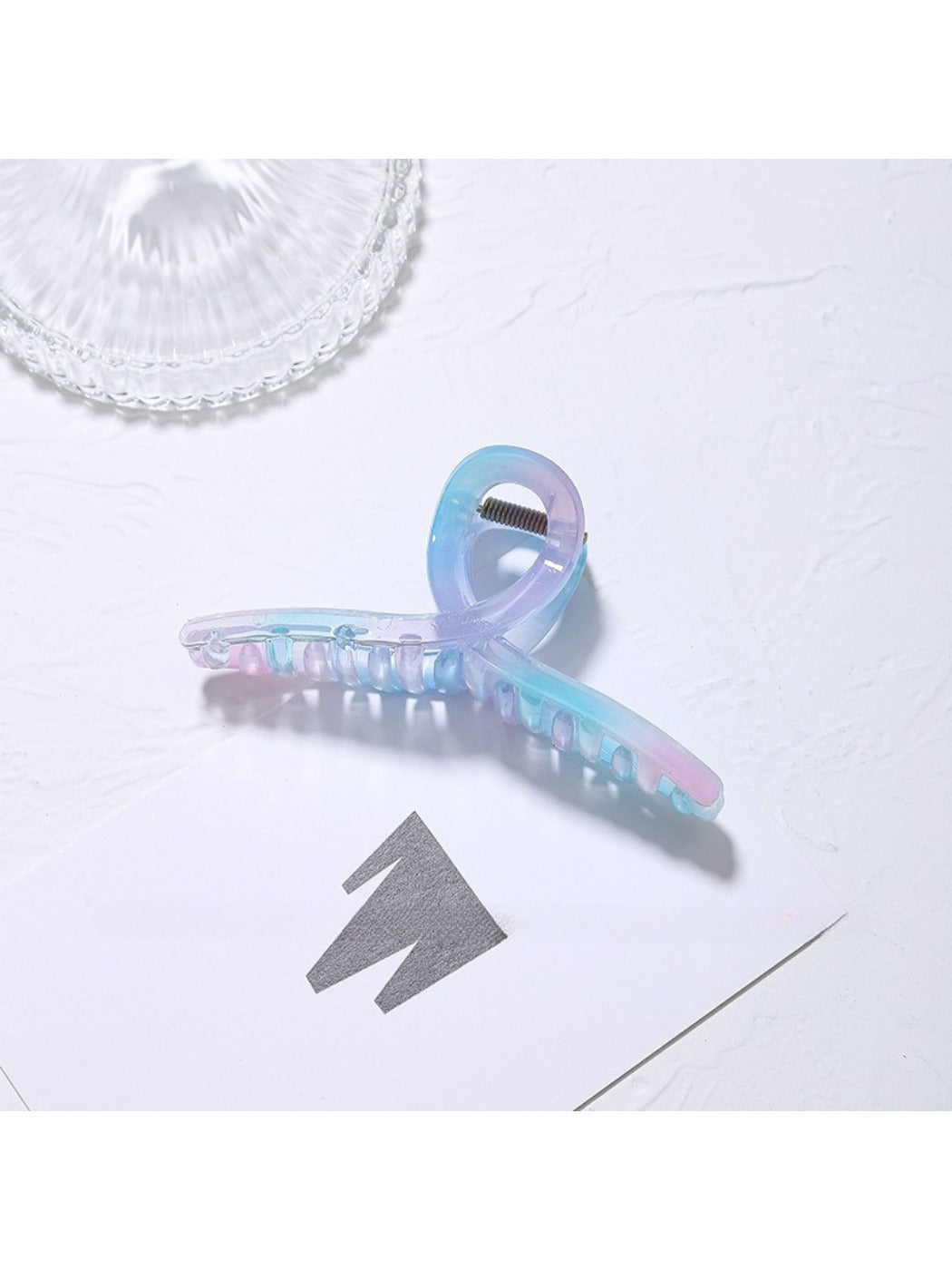 Beau - Chic Ombre Crisscross Hair Claw Clip