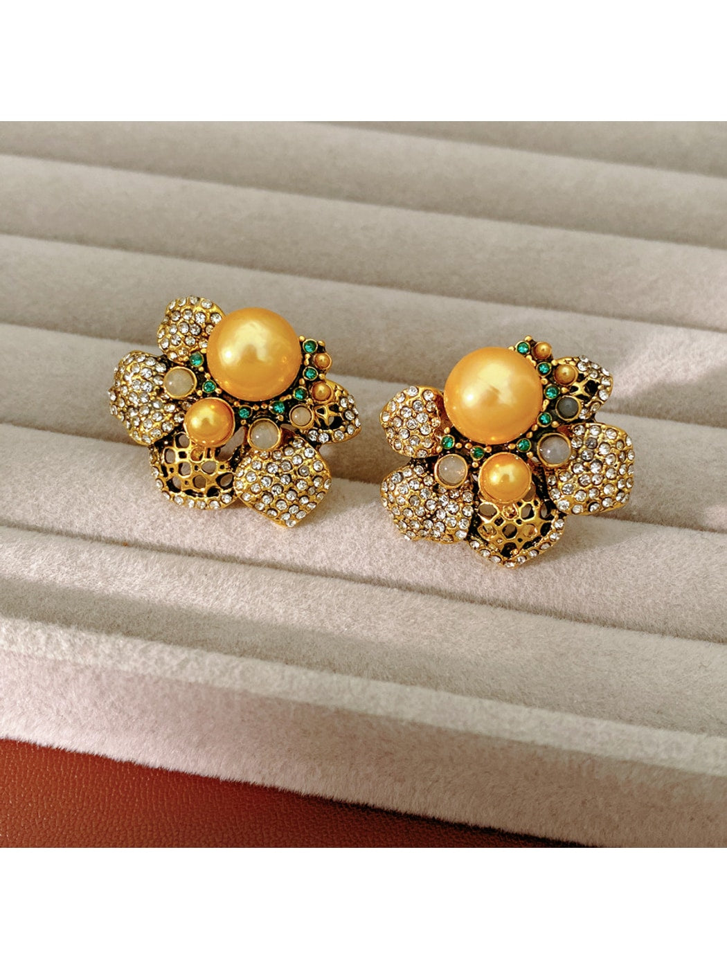 Earedge - Retro Flower Detail Alloy Stud Earrings