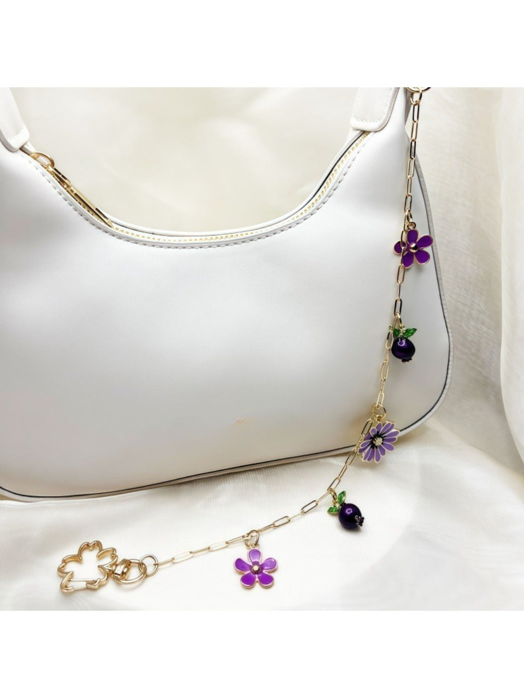 Daisy pendant bag charm displayed on a wooden surface with soft lighting
