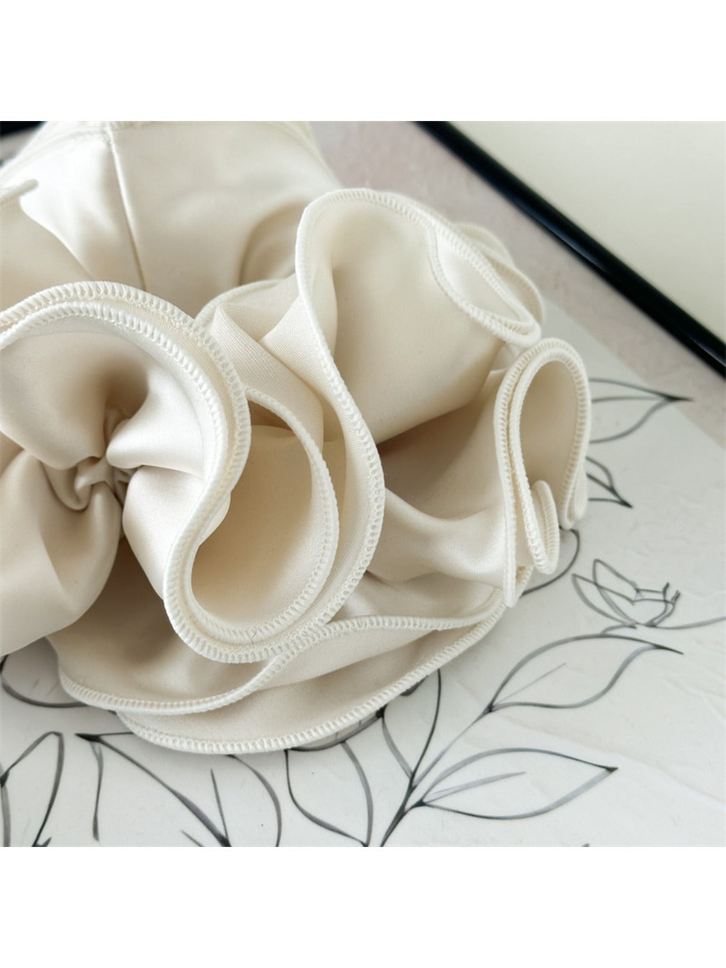 Gifty - Lace Trim Satin Scrunchie Hair Tie