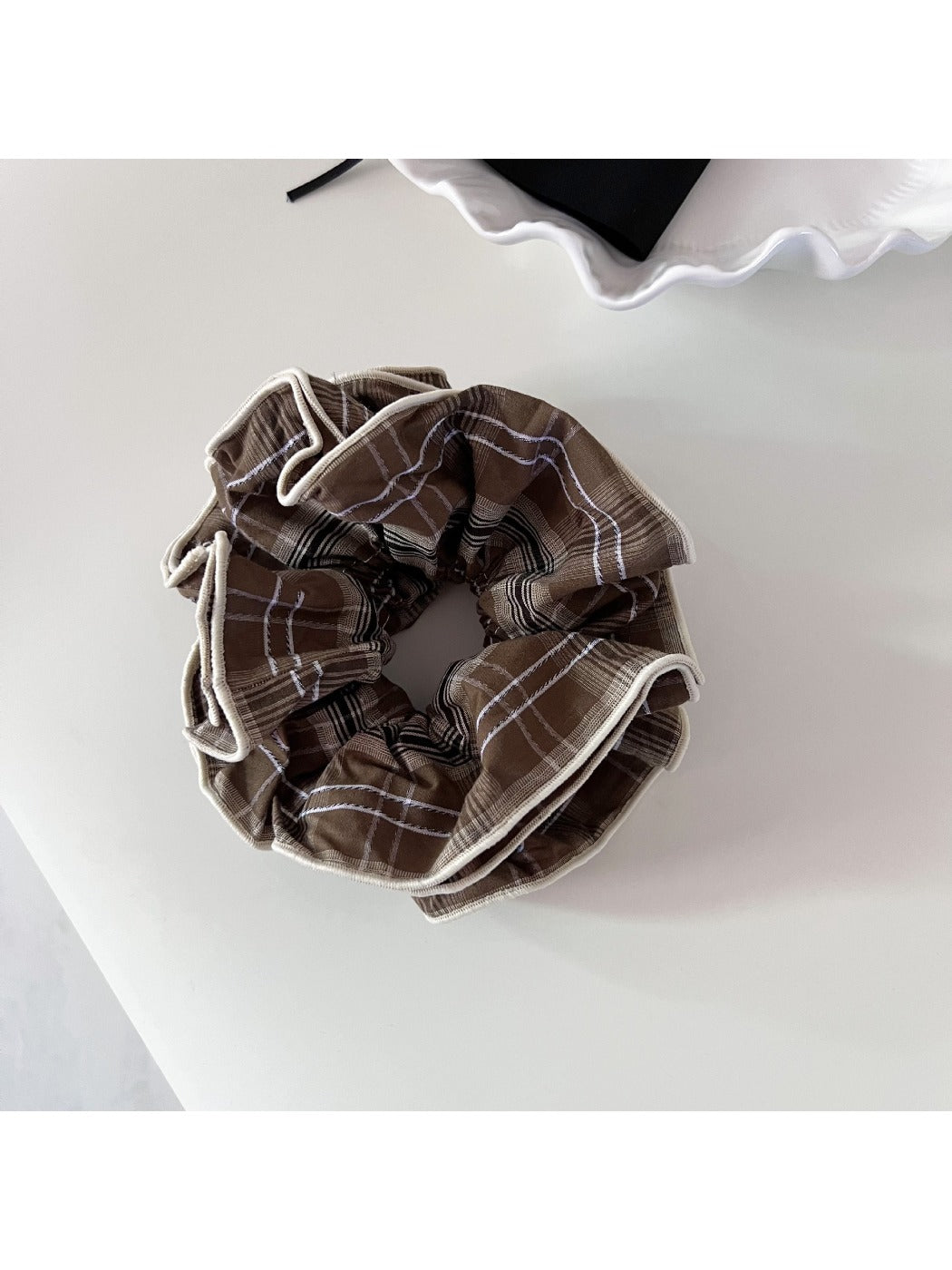 Gifty - Large Checkered Fabric Scrunchie Hair Tie