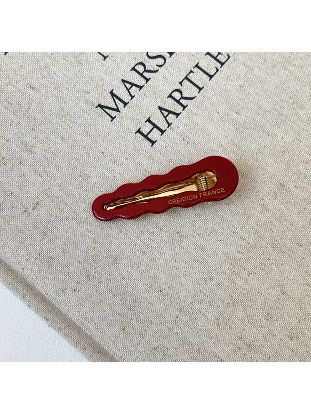 Beau - Elegant Wavy Oval Hair Clip