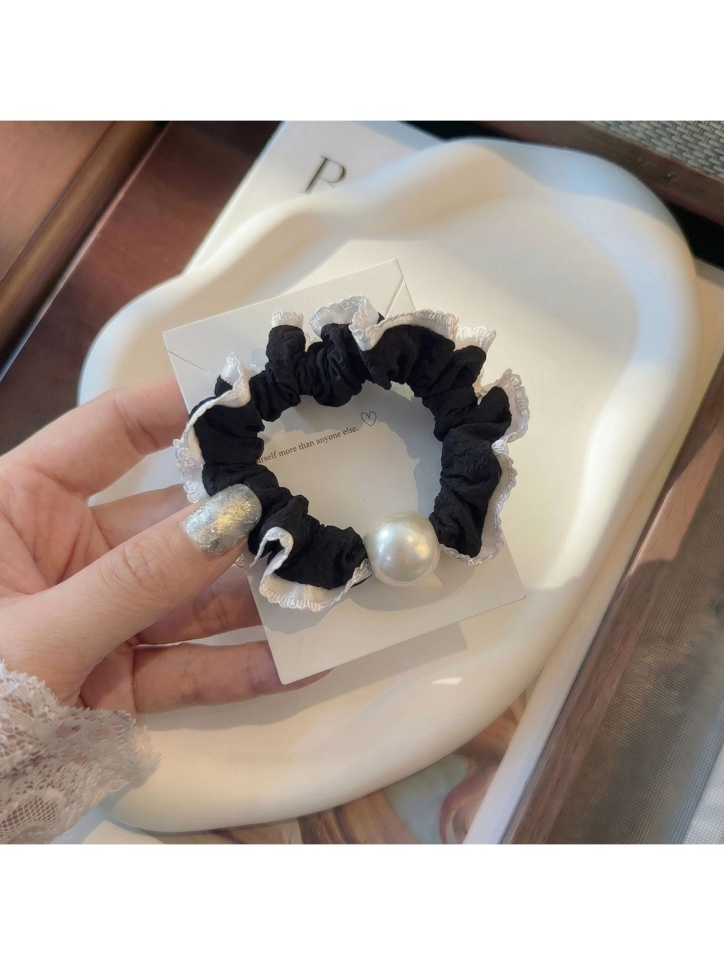 Gifty - Ruffle Trim Knit Finish Elastic Scrunchie