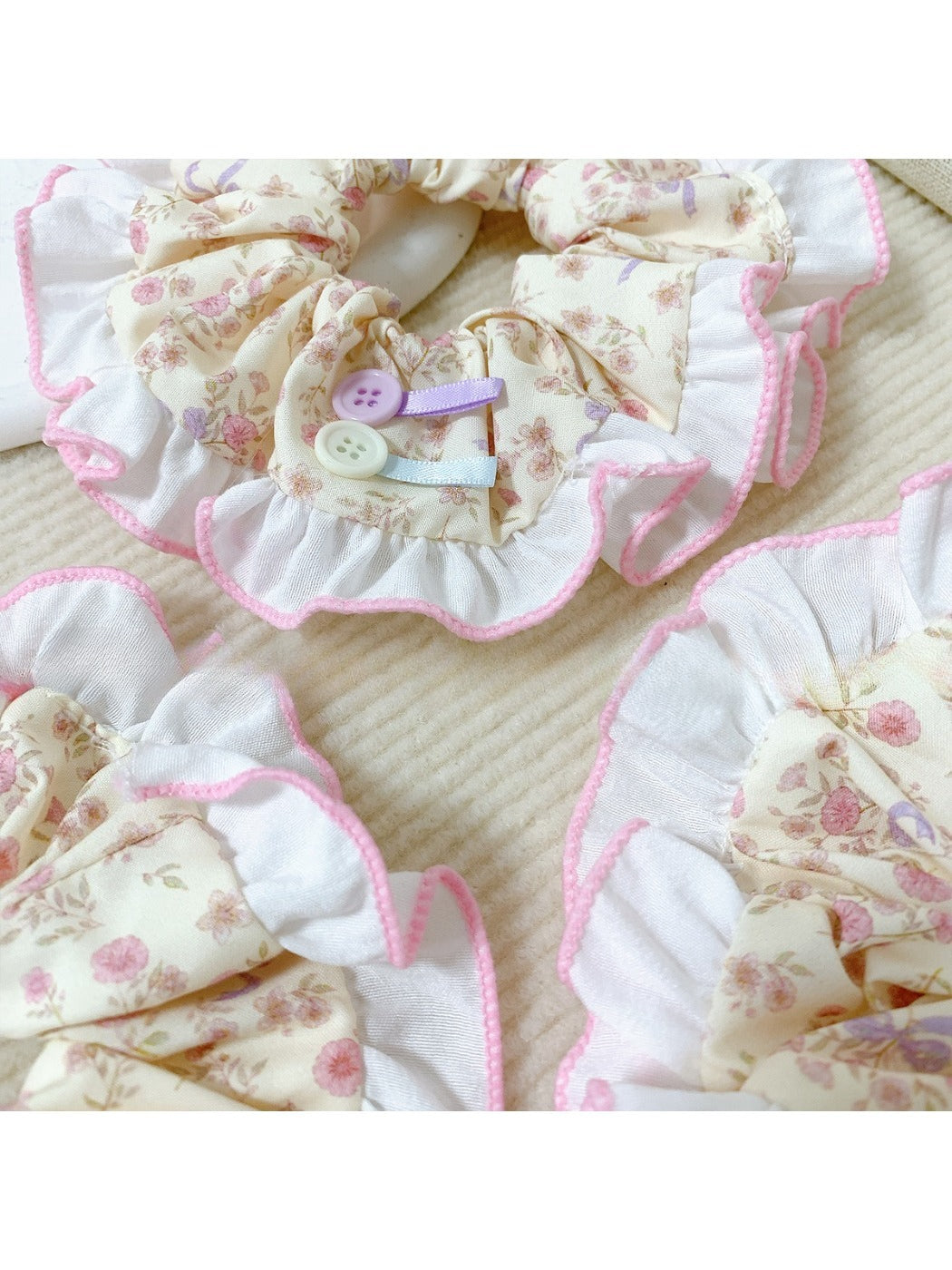 Gifty - Pink Floral Scrunchie Hair Ties