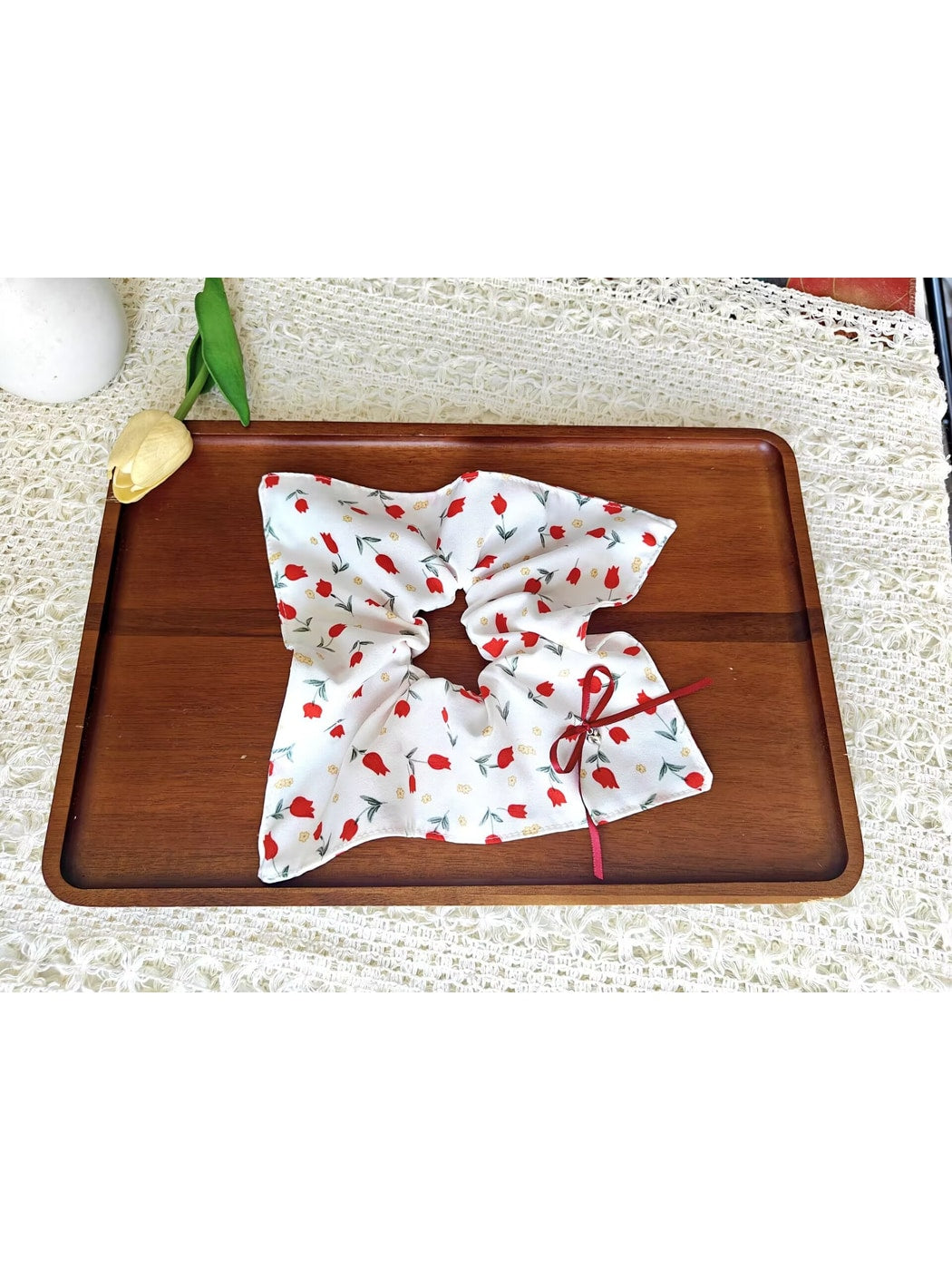Gifty - Tulip Print Floral Polyester Scrunchie