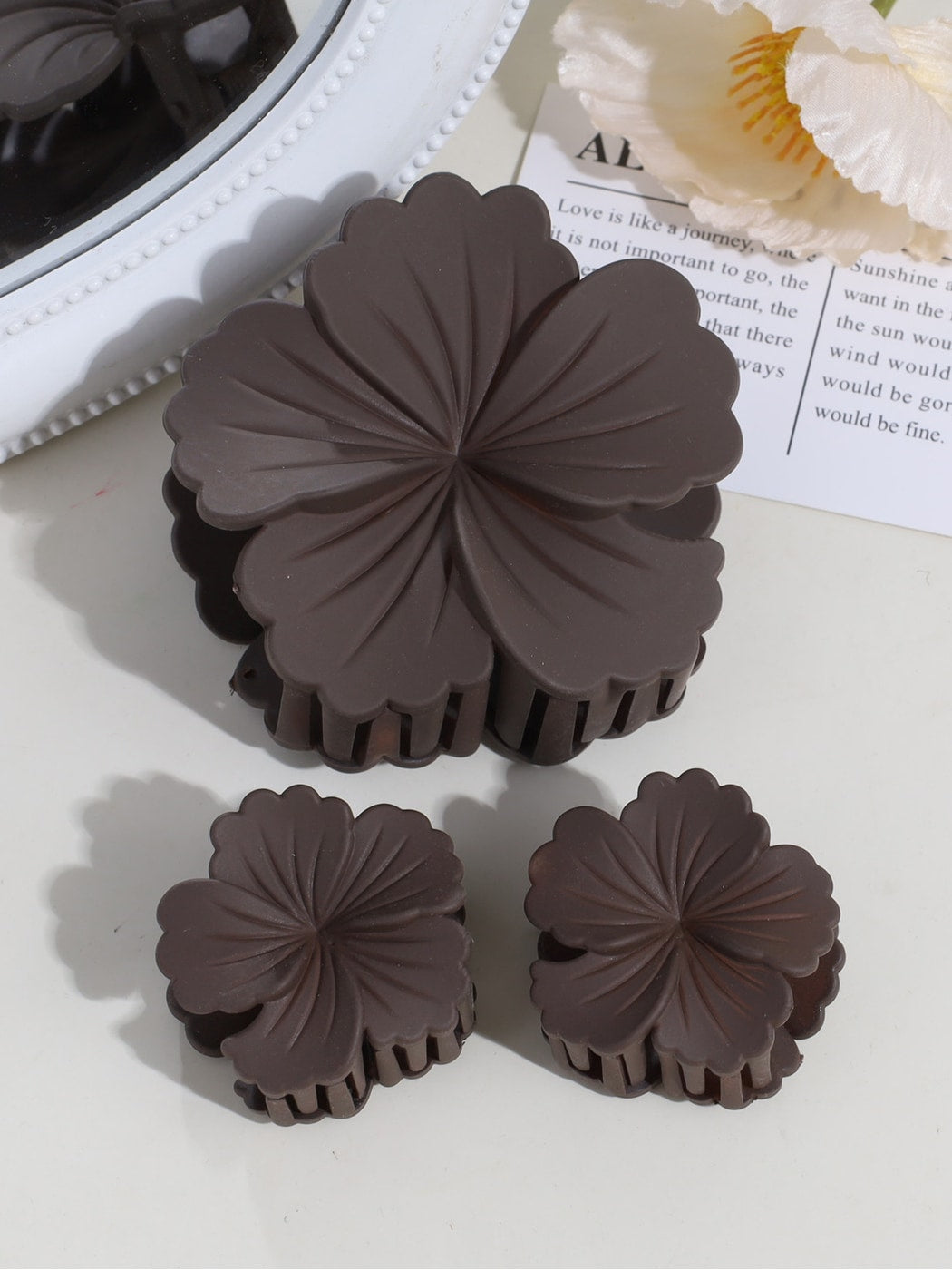 Beau - Matte Flower Shape Plastic Alloy Claw Clip