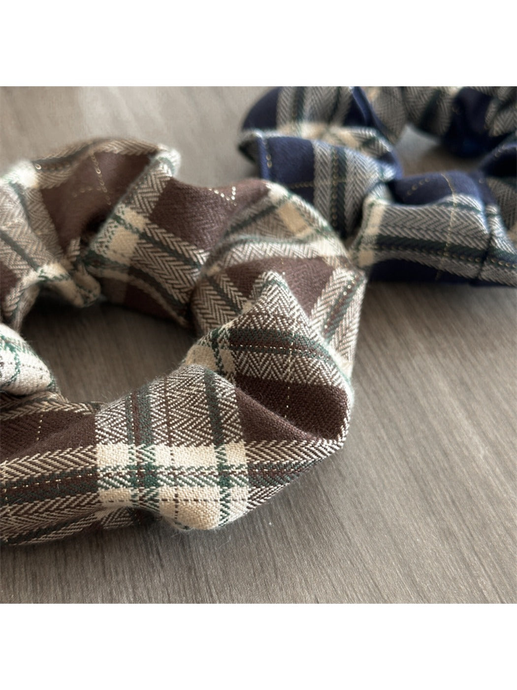Gifty - Beautiful Checked Scrunchie