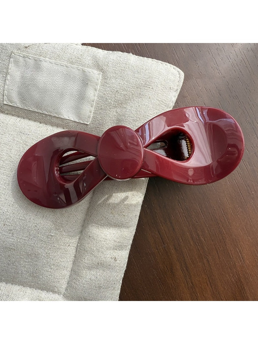 Beau - Vintage Flat Bow Hair Claw Clip