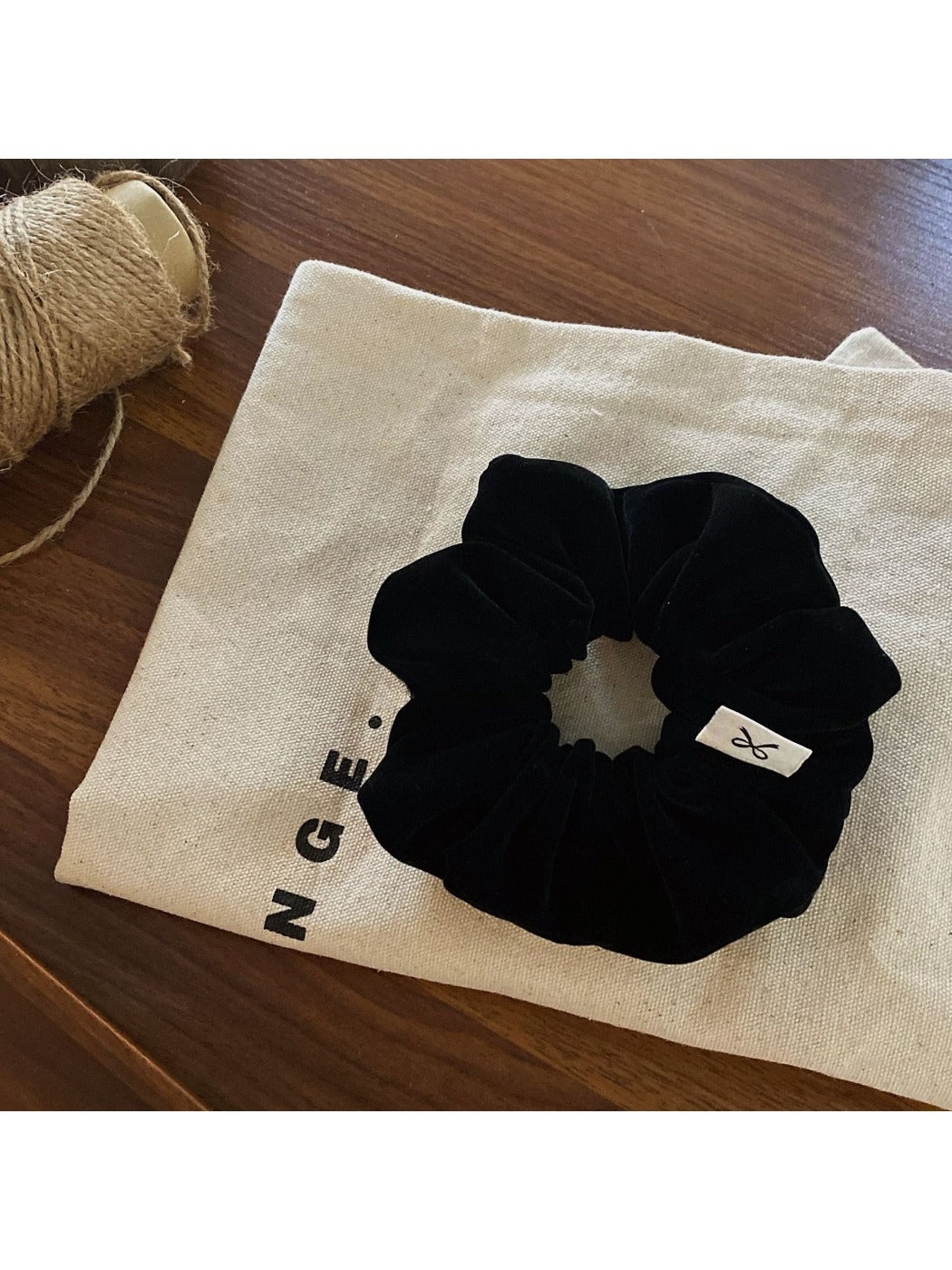 Gifty - Velvet Scrunchie Hair Tie
