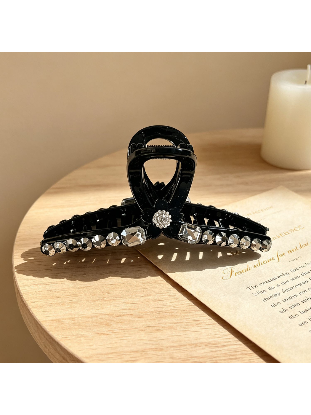 Beau - Floral Detail Plastic Hair Claw Clip