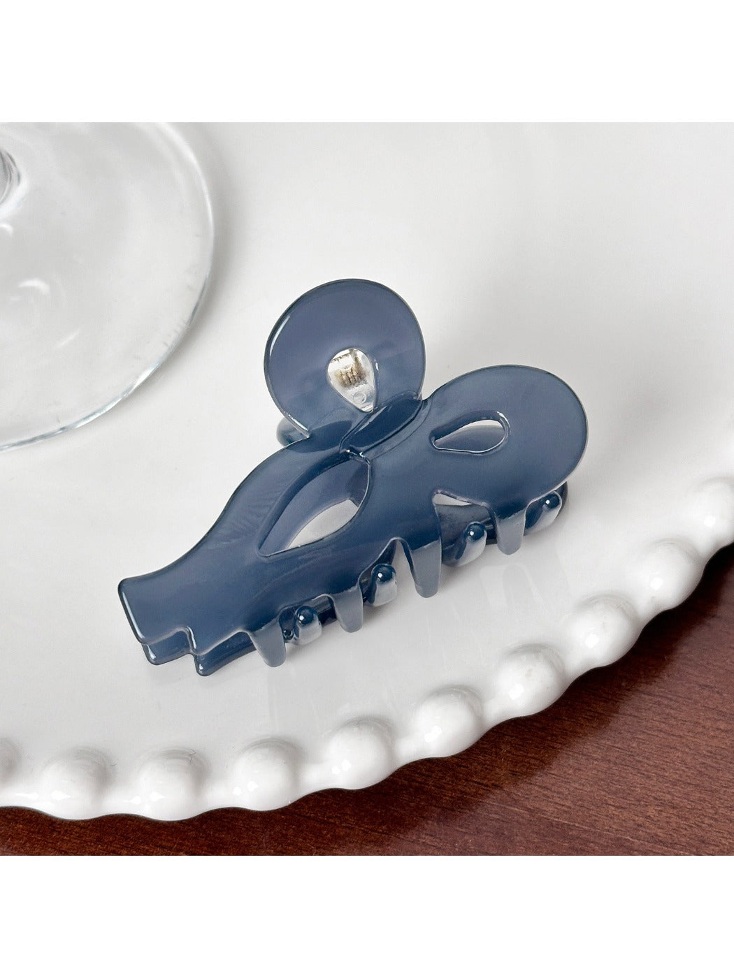 Beau - Acetate Bow Shaped Hollow Hair Clip