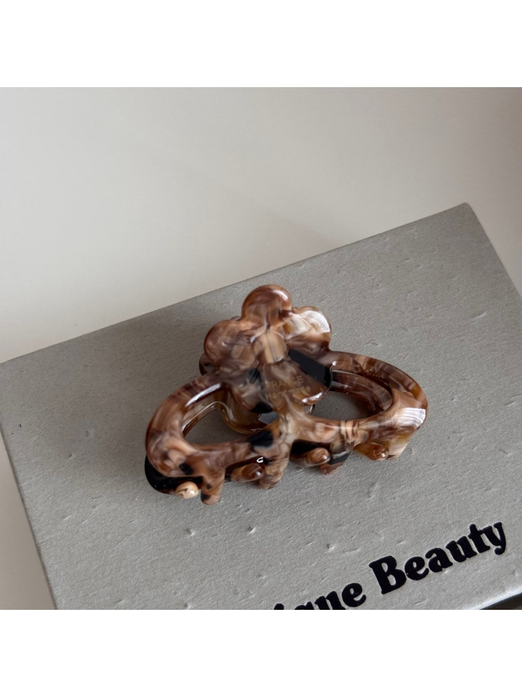 Beau - Acetate Flower Design Detail Claw Clip