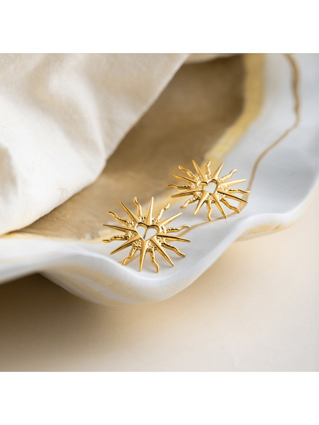 Earedge - Openwork Sunflower Stud Earrings
