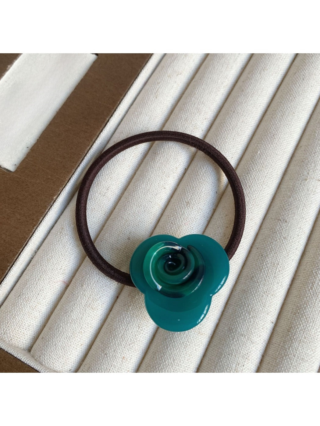 Gifty - Minimalist Floral Hair Tie