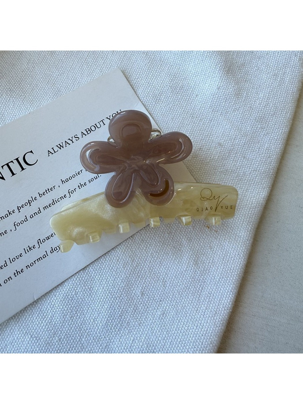 Beau - Minimally Designed Floral Acetate Hair Clip