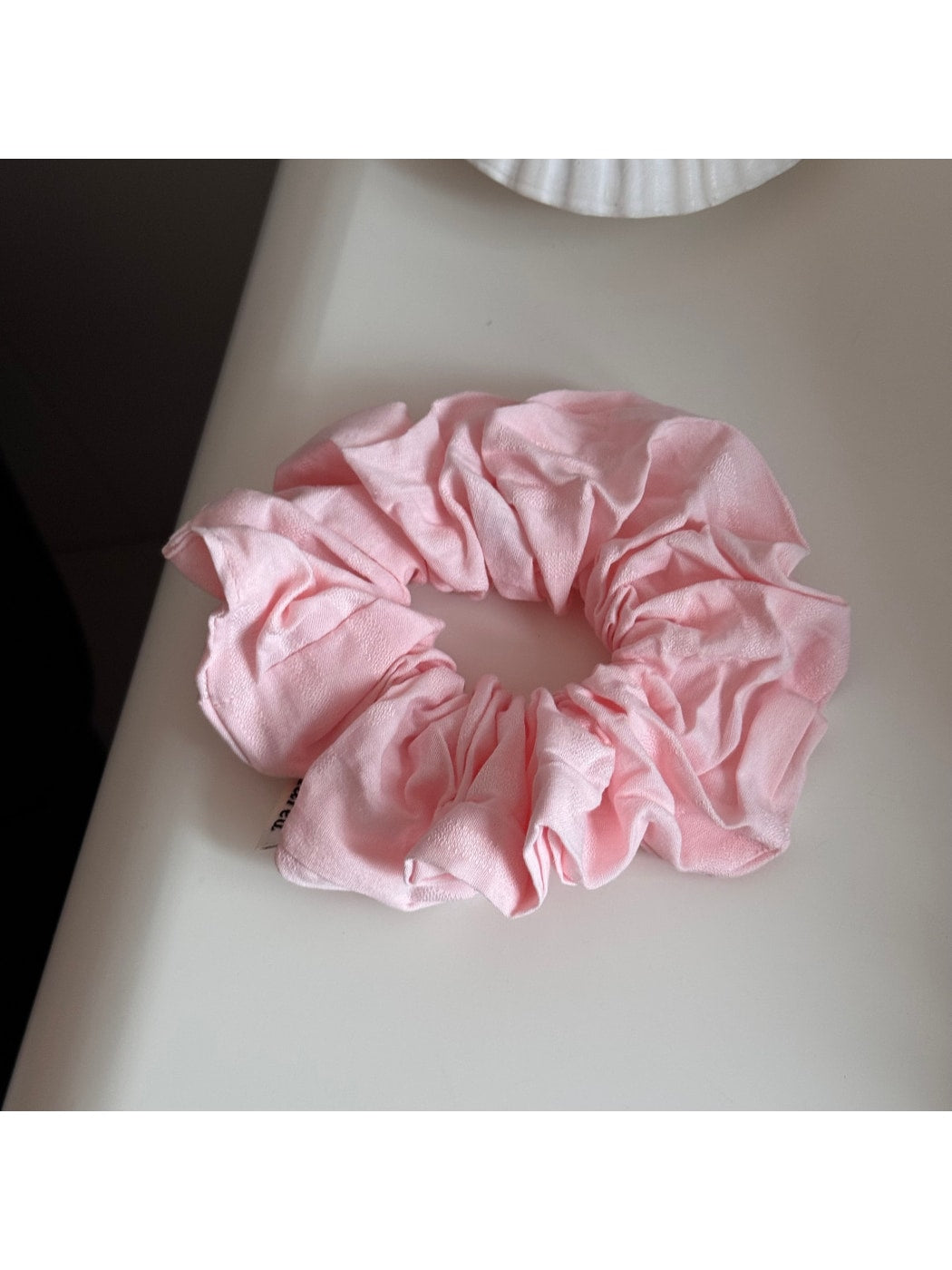 Gifty - Daisy Embroidered Scalloped Edge Scrunchie