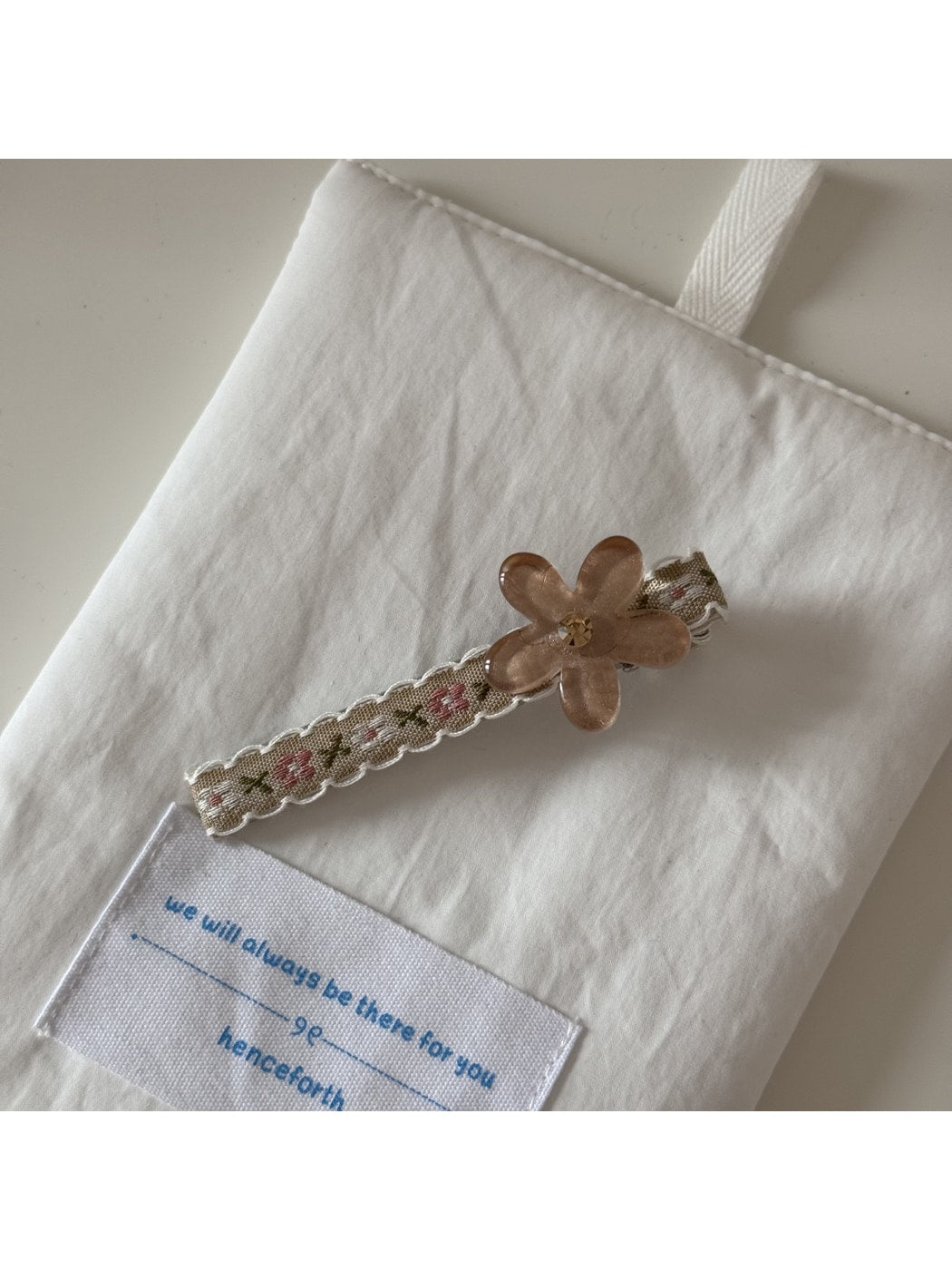 Beau - Scalloped Trim Floral Decorative Hair Clip