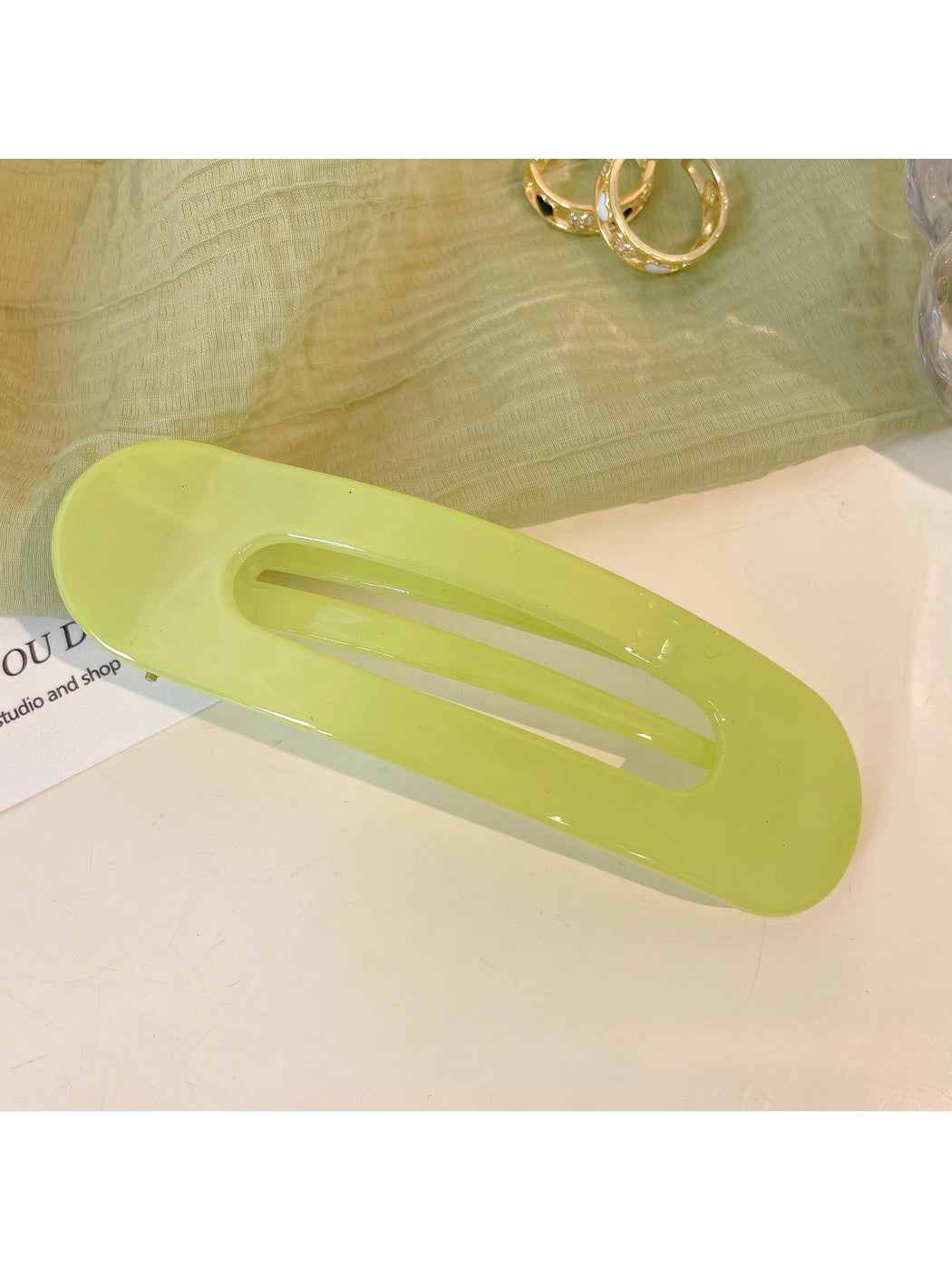 Beau - Plastic Flower Styling Hair Clip