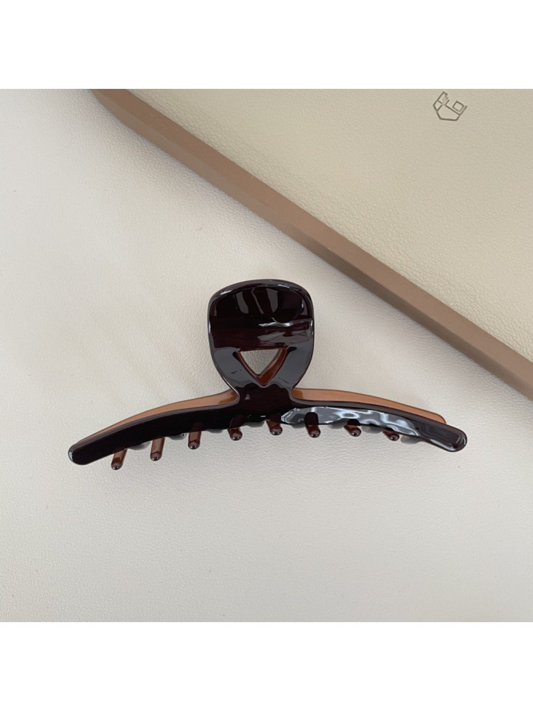 Beau - Retro Crisscross Claw Clip