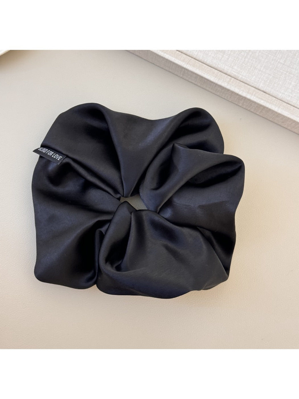 Gifty - Vintage Scrunchie Hair Tie