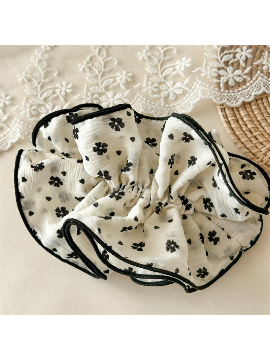Gifty - Vintage Floral Forest Scrunchie