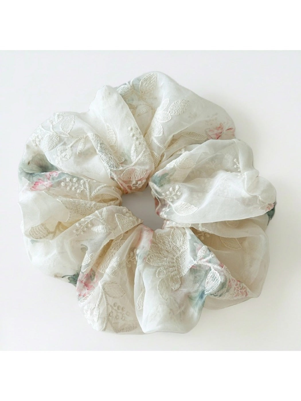 Gifty - Floral Embroidered Scrunchie